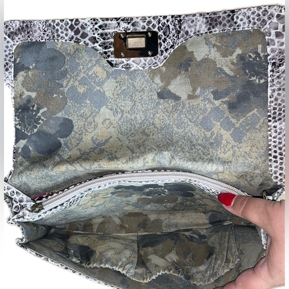 Elliott Lucca Leather Snakeskin Design Textured Turn-Lock Clutch - Picture 9 of 16